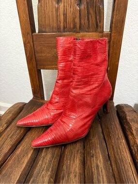 Botticelli Woman's red Lizard Skin
Heel Ankle Boots Booties Size 10 or best offe